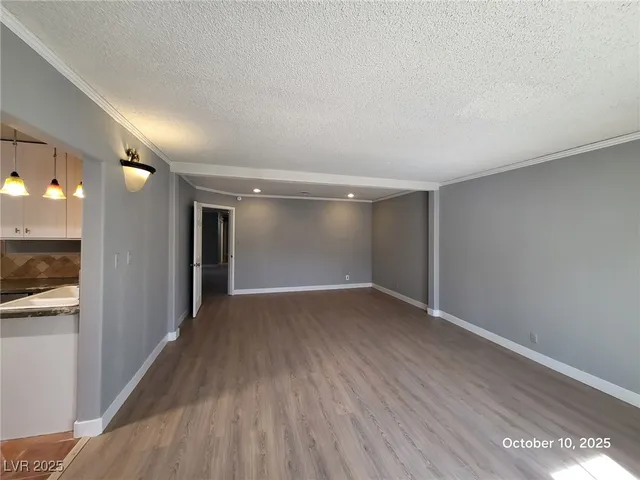 $2,350 | 6355 West Twain Avenue, Las Vegas, NV 89103