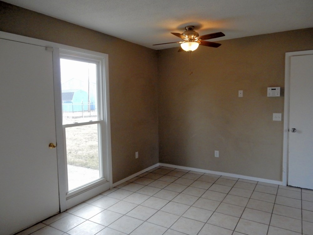 108 South Ivy Lane Butler, IN 46721 - Photo 3 of 12