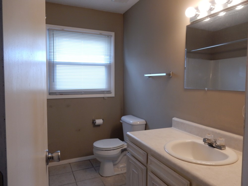 108 South Ivy Lane Butler, IN 46721 - Photo 5 of 12