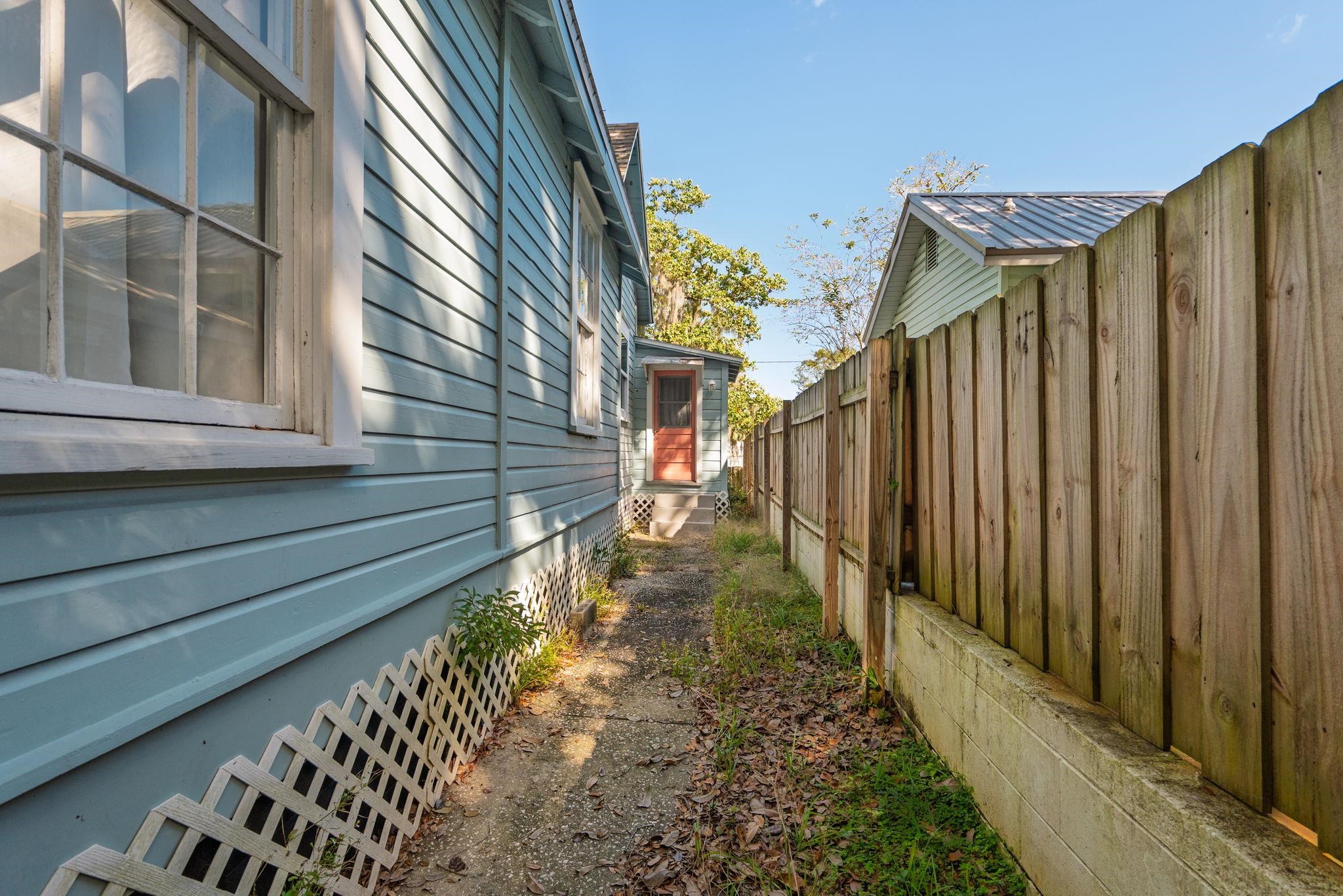 2 Clark Street St. Augustine, FL 32084 - Photo 29 of 39 a view of a pathway of a house