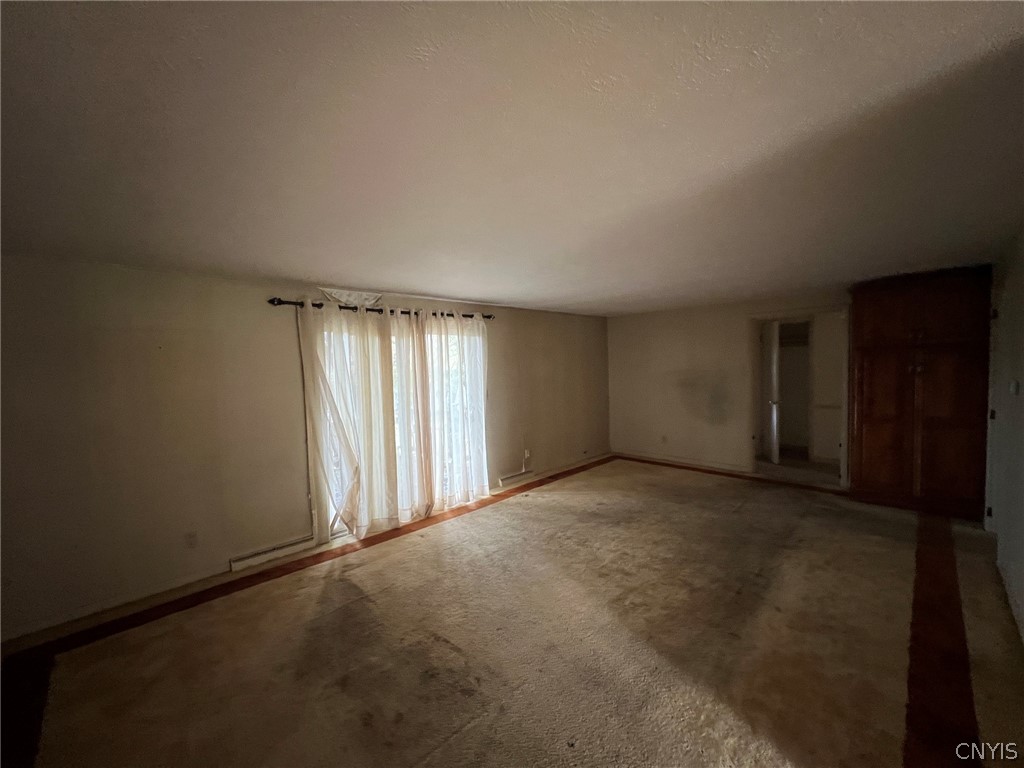 106 Richards Road Camillus, NY 13031 - Photo 3 of 20 1st floor living room