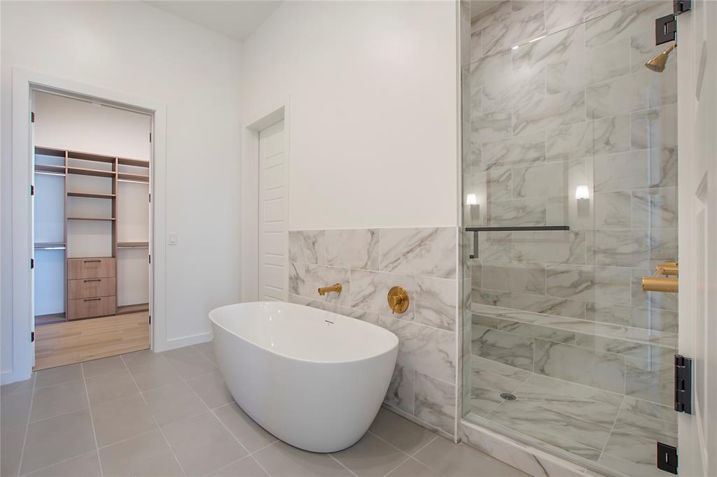 2620 Maple Avenue, Unit 1101 Dallas, TX 75201 - Photo 20 of 39 a bathroom with a bathtub and shower