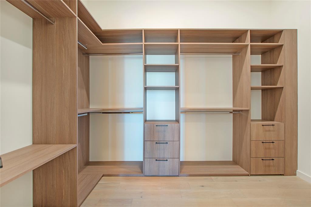 2620 Maple Avenue, Unit 1101 Dallas, TX 75201 - Photo 21 of 39 a view of walk in closet with empty racks