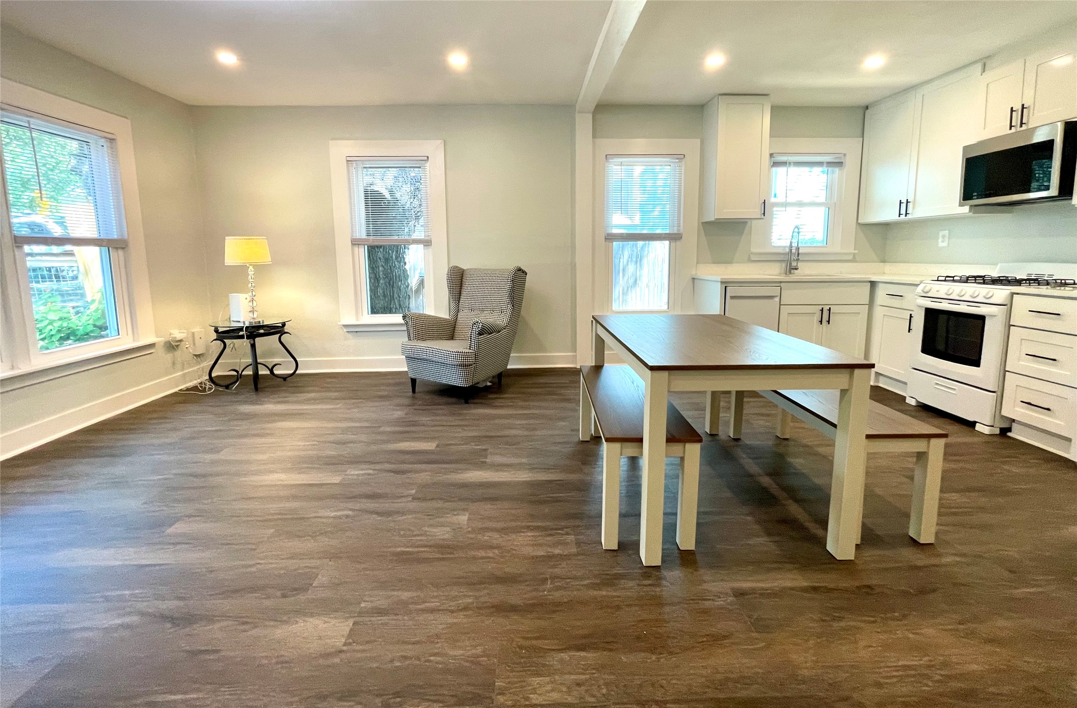 807 East Riverside Drive, Unit B Austin, TX 78704 - Photo 7 of 28 Streamlined modern living with a spacious open-concept kitchen and welcoming dining area.