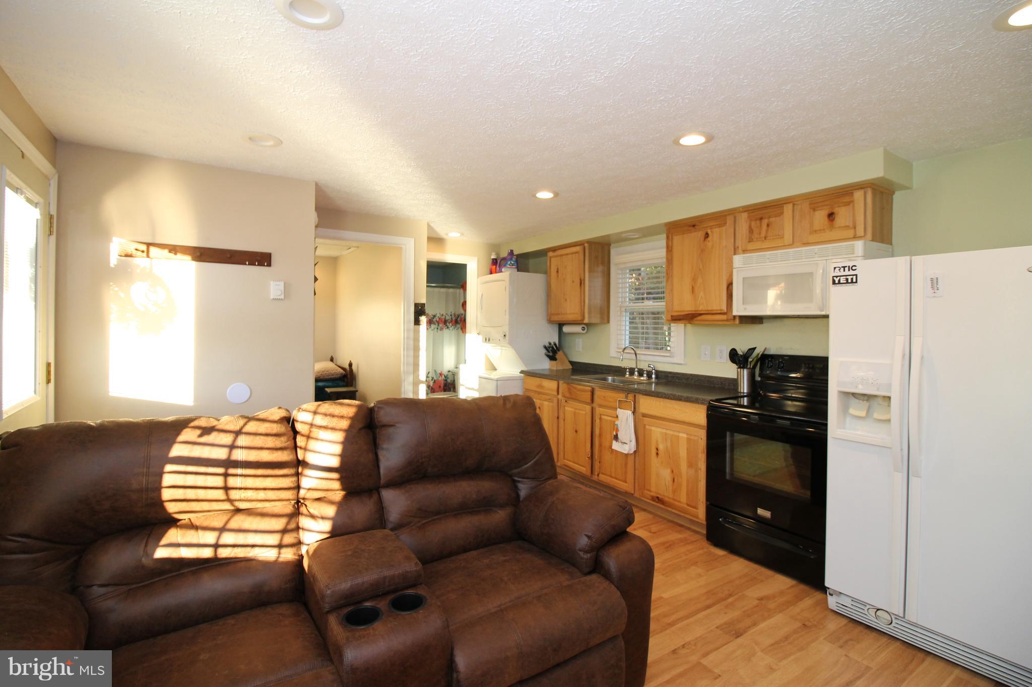 5170 Sumerduck Road Sumerduck, VA 22742 - Photo 5 of 14 Family Room/Kitchen combo