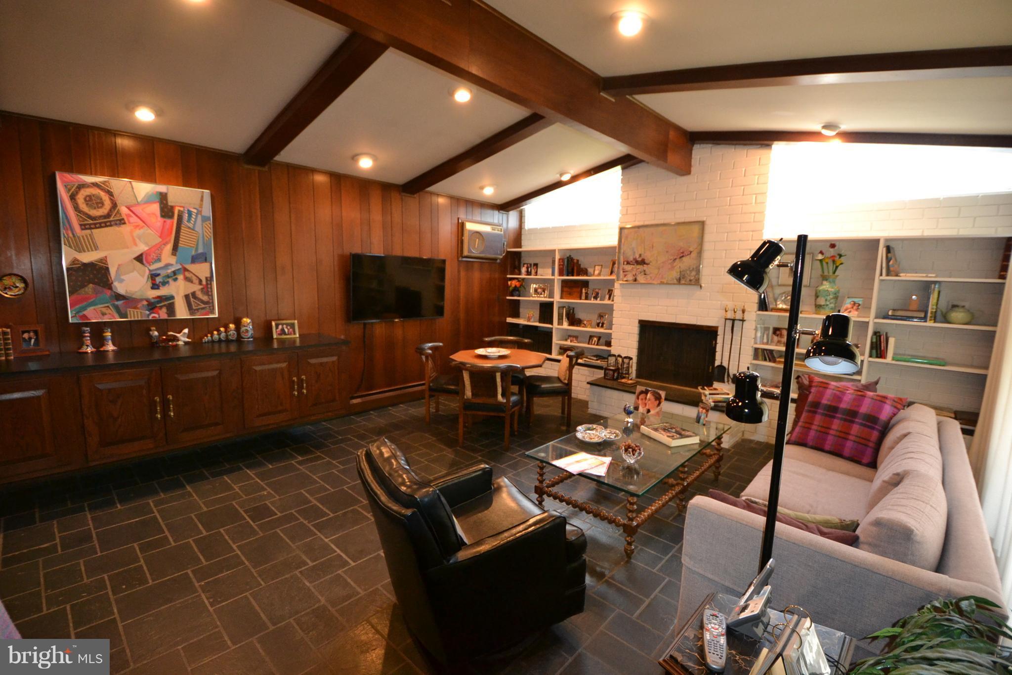 2323 Farringdon Road Baltimore, MD 21209 - Photo 6 of 22 Family Room