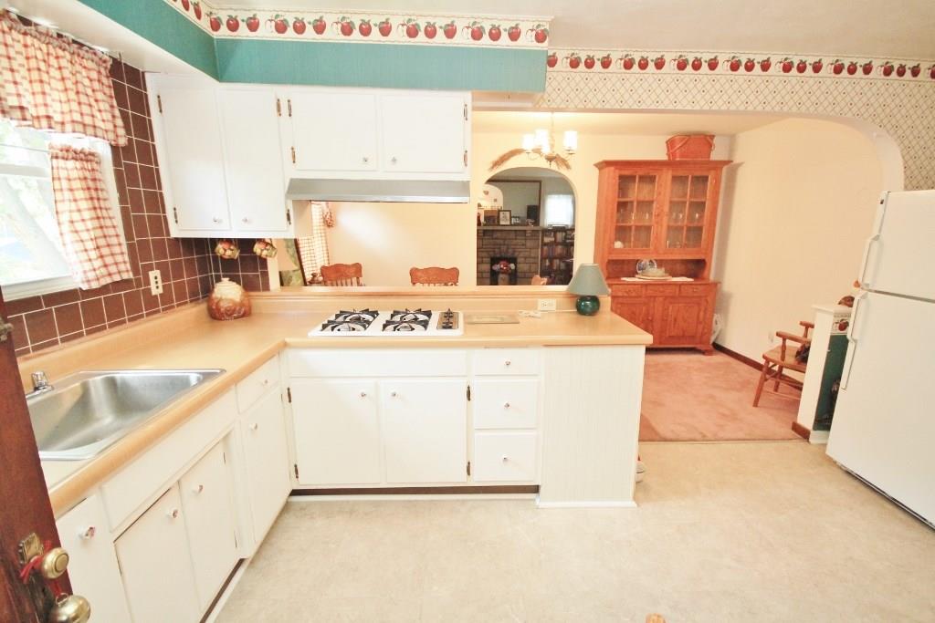 1206 Springhill Road Natrona Heights, PA 15065 - Photo 4 of 23