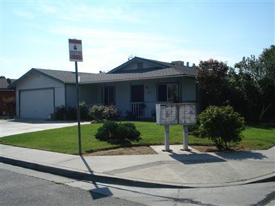 1307 Santa Rosa Circle Reedley, CA 93654 - Photo 2 of 29 Gallery Image 2