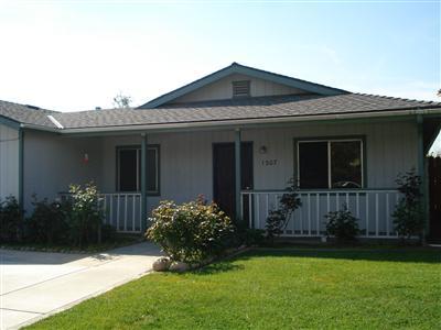 1307 Santa Rosa Circle Reedley, CA 93654 - Photo 3 of 29 Gallery Image 3