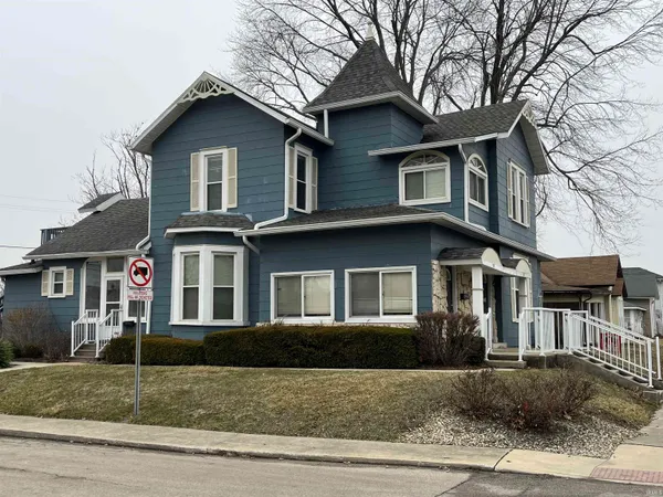 $185,000 | 703 North Walnut Street, Hartford City, IN 47348