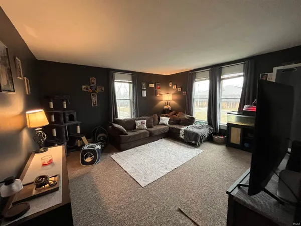 $185,000 | 703 North Walnut Street, Hartford City, IN 47348