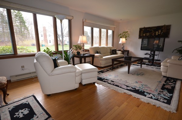 60 Rolling Ridge Road Amherst, MA 01002 - Photo 2 of 27 Gallery Image 2