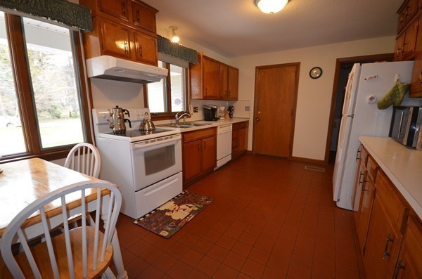 60 Rolling Ridge Road Amherst, MA 01002 - Photo 8 of 27 Gallery Image 8