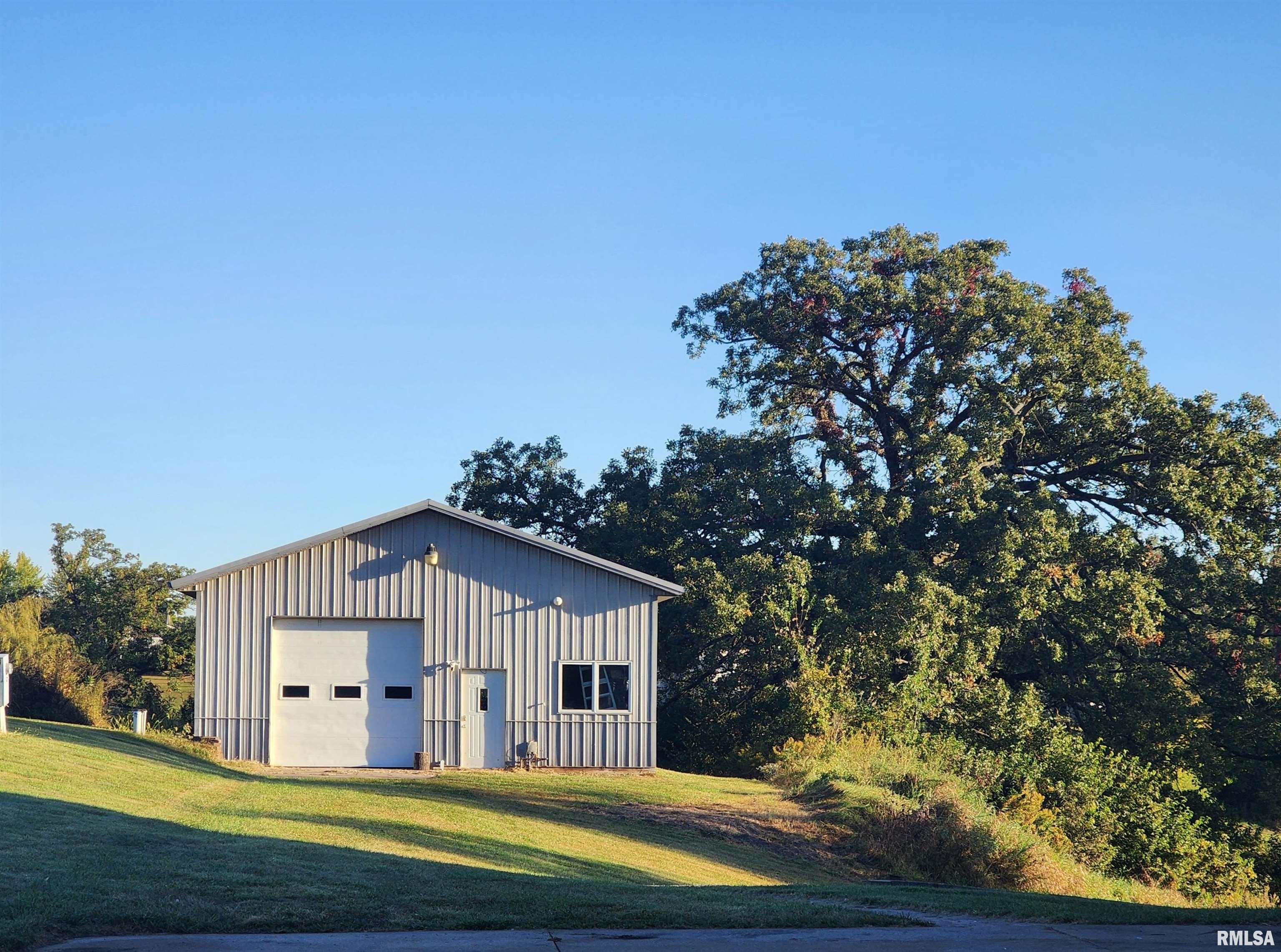 2797 180th Street Muscatine, IA 52761 - Photo 3 of 42