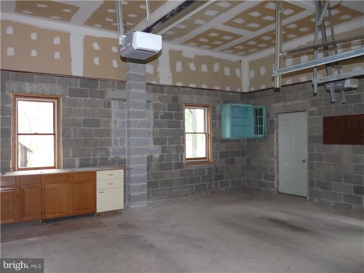 3355 Stump Hall Road Collegeville, PA 19426 - Photo 20 of 25 Garage