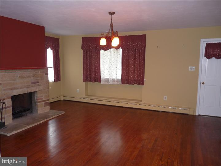 3355 Stump Hall Road Collegeville, PA 19426 - Photo 7 of 25 Living Room