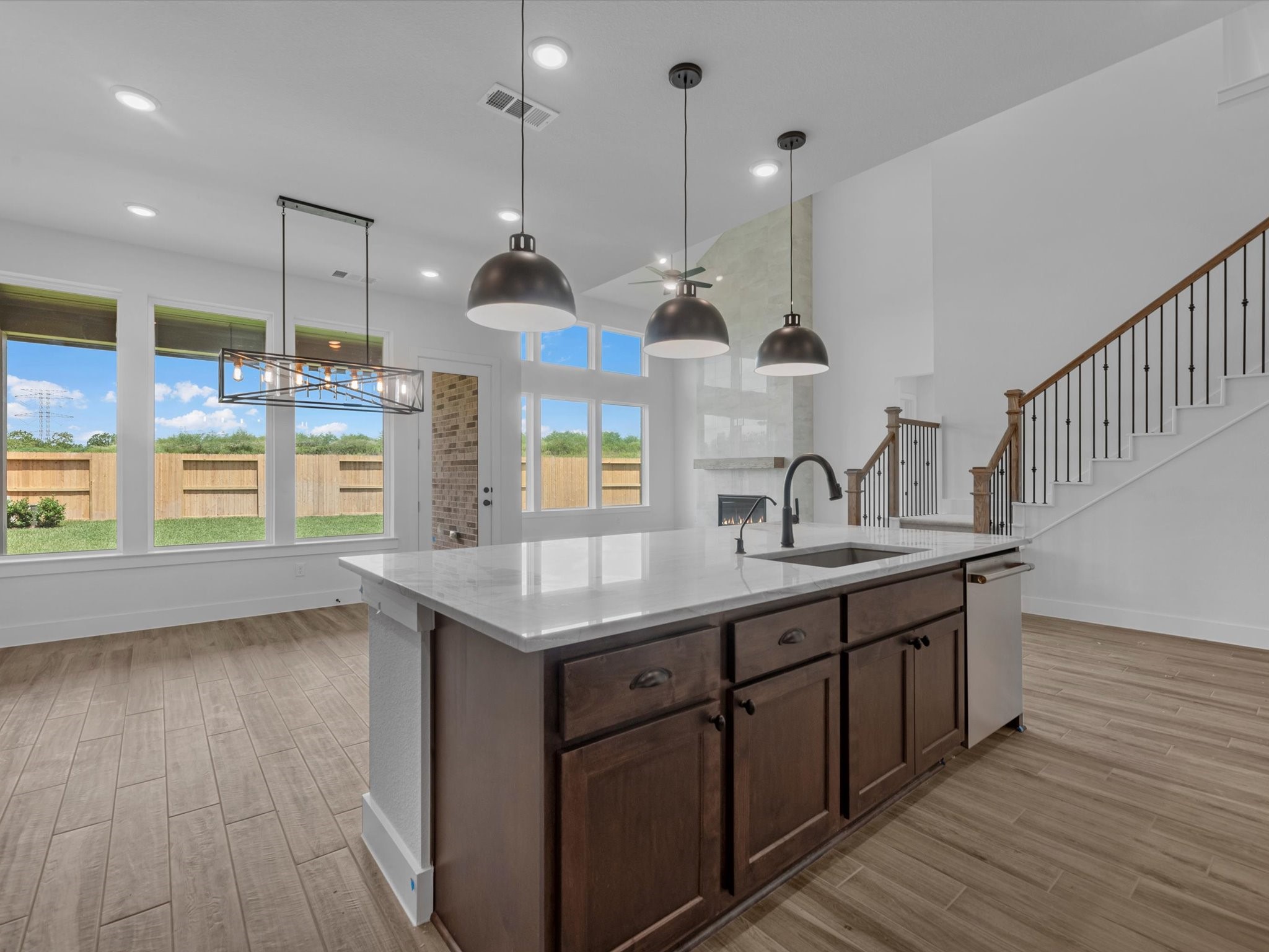 2718 Goodman Ridge Drive Rosharon, TX 77583 - Photo 4 of 40