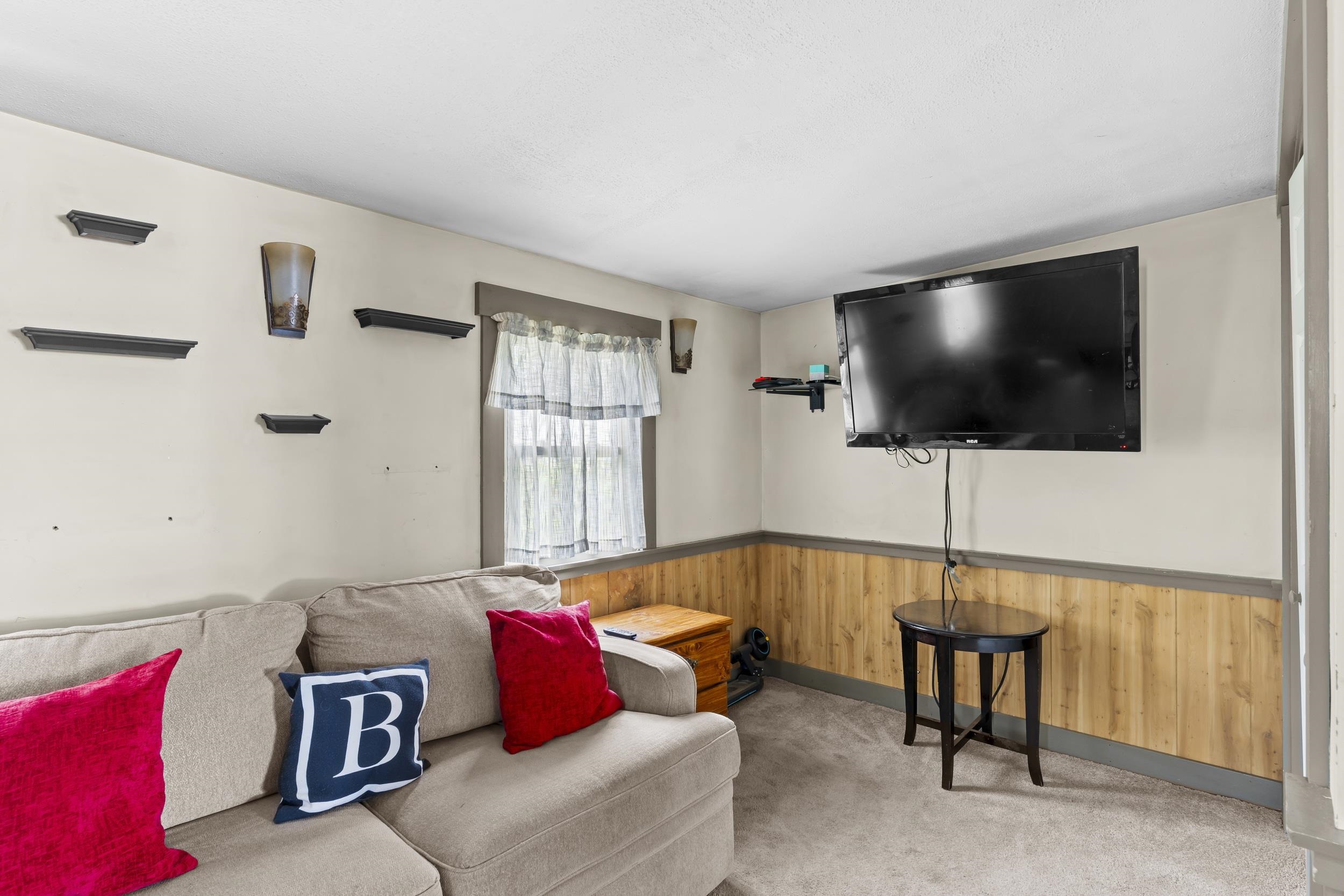 53 Hilton Avenue Exeter, NH 03833 - Photo 3 of 34