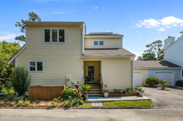 $627,500 | 300 McGinnis Drive, Pine Knoll Shores, NC 28512
