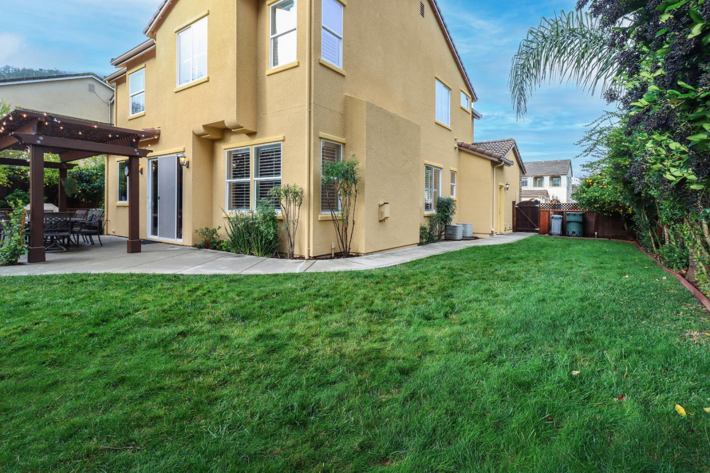 1960 County Down Way Gilroy, CA 95020 - Photo 48 of 62 a view of a building with a yard
