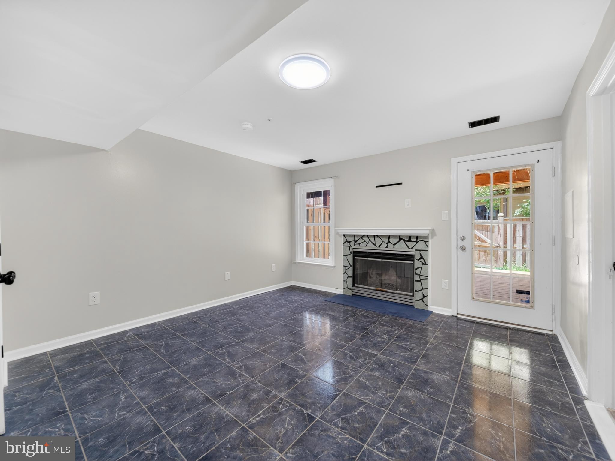 8602 Lark Place Laurel, MD 20724 - Photo 8 of 46 Family room