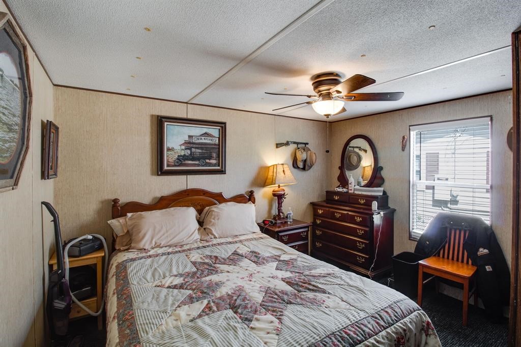 122 Read Oak Onalaska, TX 77360 - Photo 16 of 34 a bedroom with furniture a bed and a chandelier