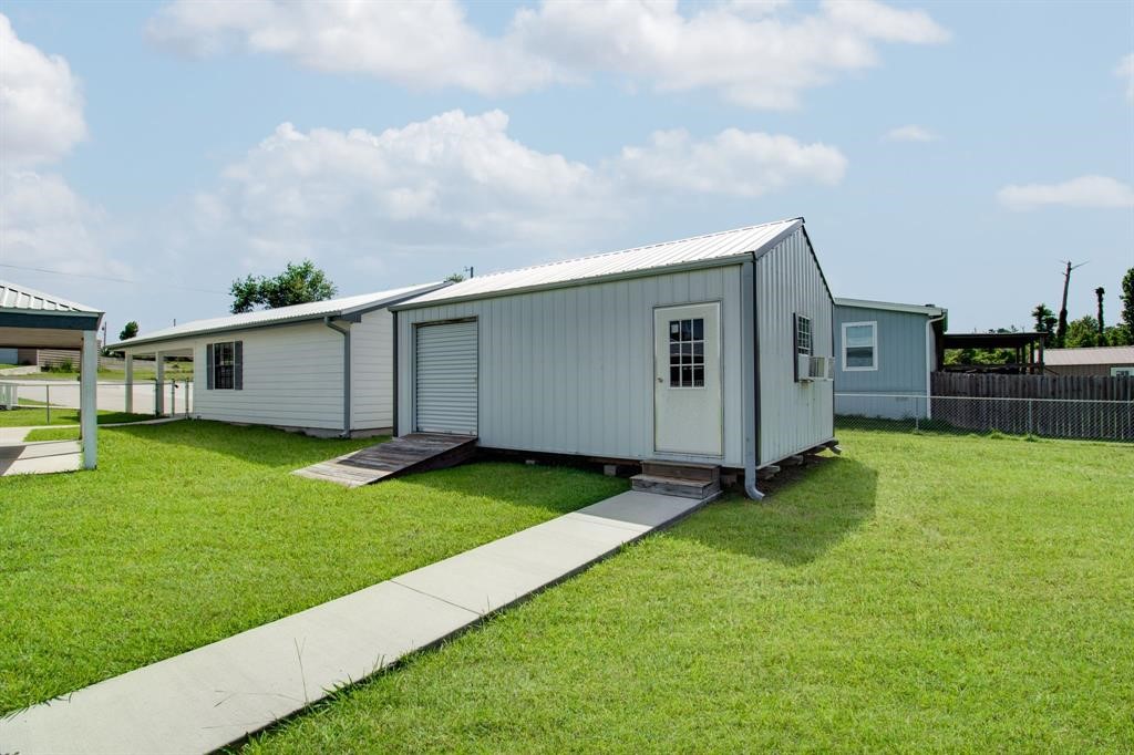 122 Read Oak Onalaska, TX 77360 - Photo 22 of 34 a view of a backyard with a garden