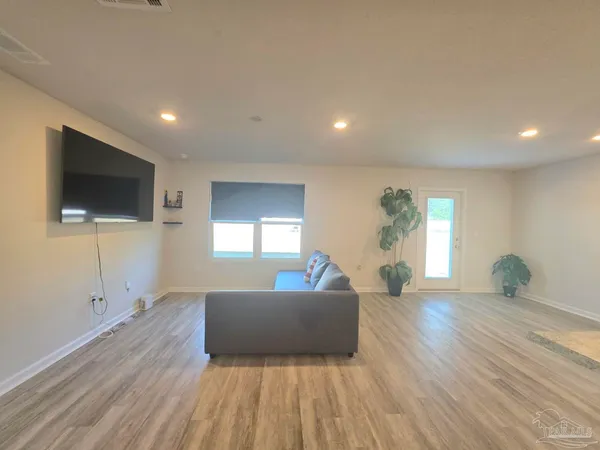 $2,000 | 4326 Winged Elm Court, Pace, FL 32571