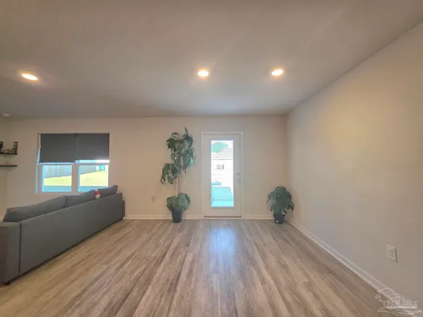 $2,000 | 4326 Winged Elm Court, Pace, FL 32571