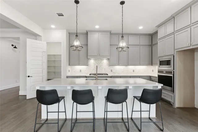 $510,000 | 633 Ashbrook Ridge Lane, Pinehurst, TX 77362