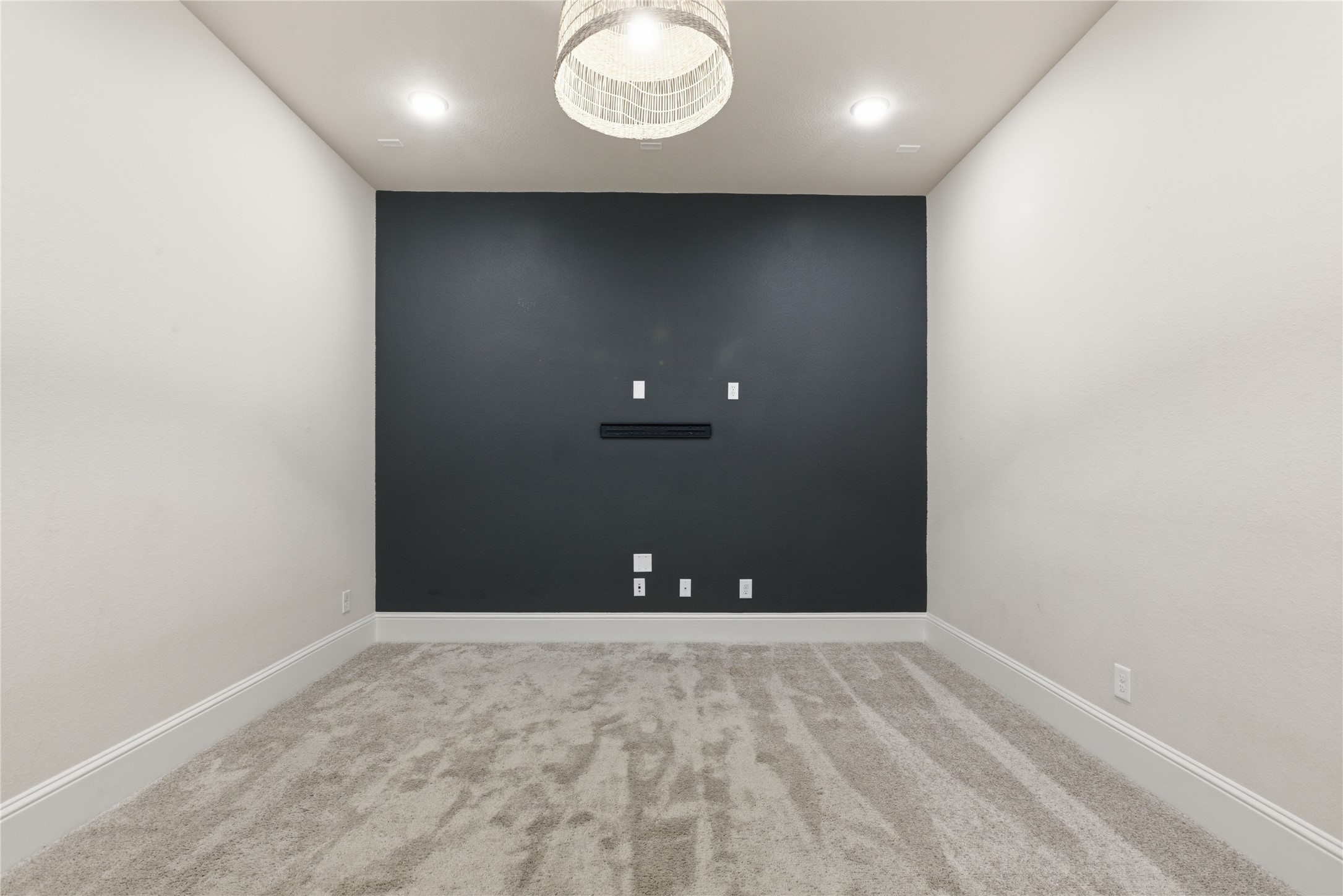 633 Ashbrook Ridge Lane Pinehurst, TX 77362 - Photo 15 of 35 a view of an empty room