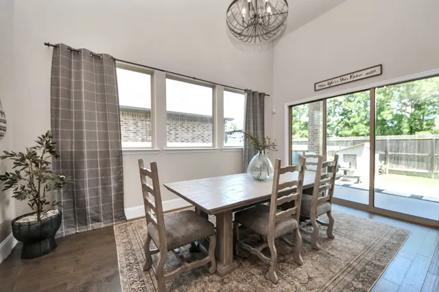 $510,000 | 633 Ashbrook Ridge Lane, Pinehurst, TX 77362