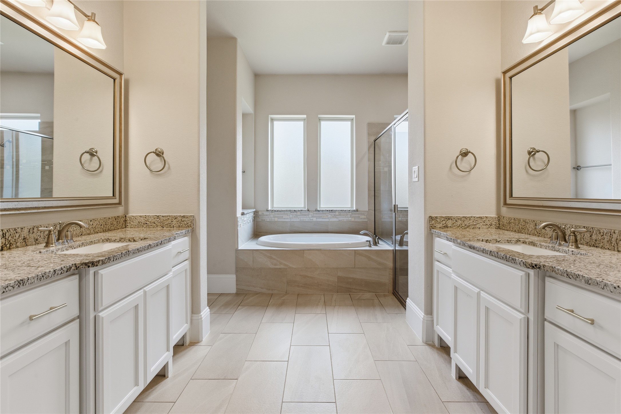 633 Ashbrook Ridge Lane Pinehurst, TX 77362 - Photo 19 of 35 a bathroom with a granite countertop sink mirror bathtub and toilet