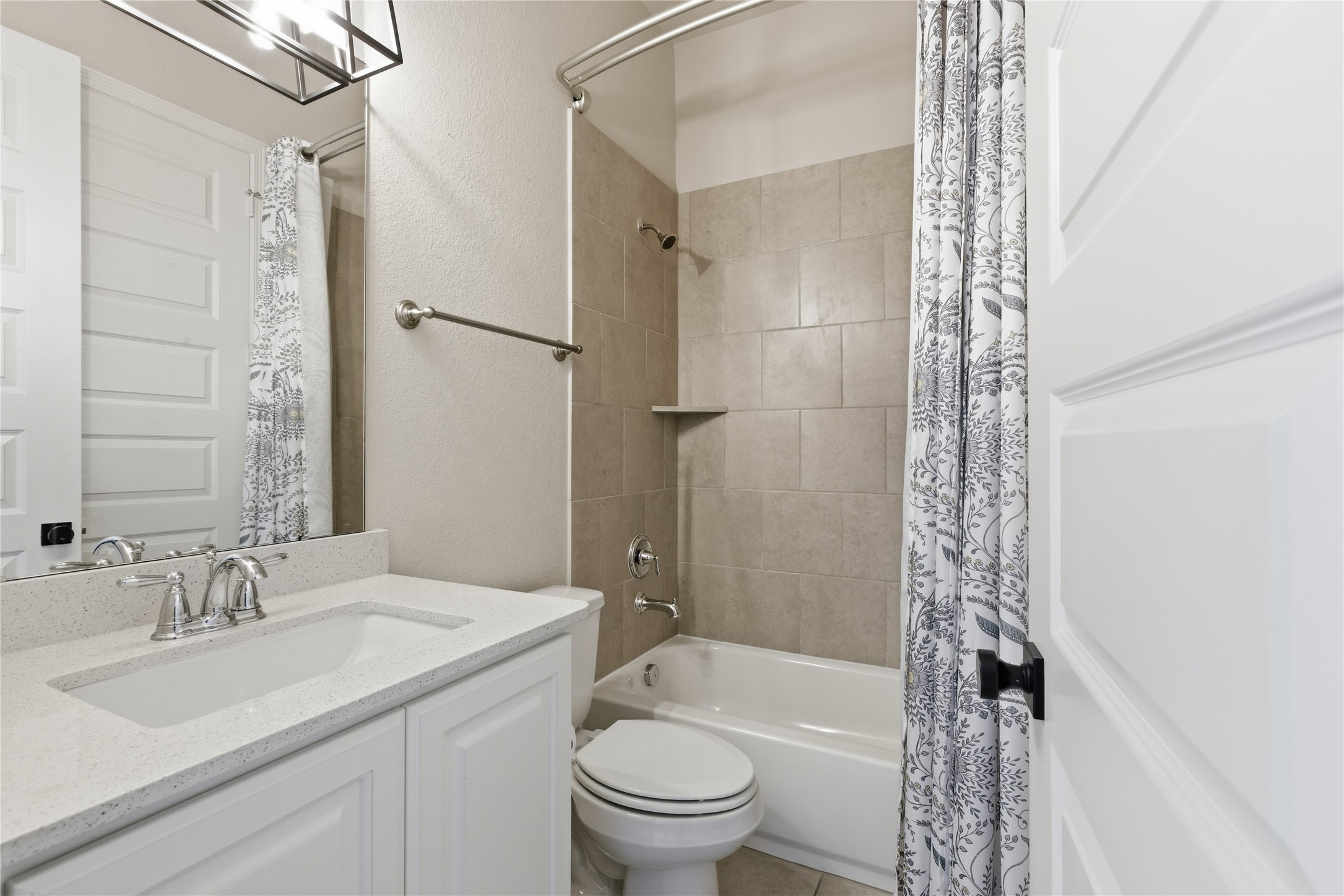 633 Ashbrook Ridge Lane Pinehurst, TX 77362 - Photo 22 of 35 a bathroom with a sink toilet and shower