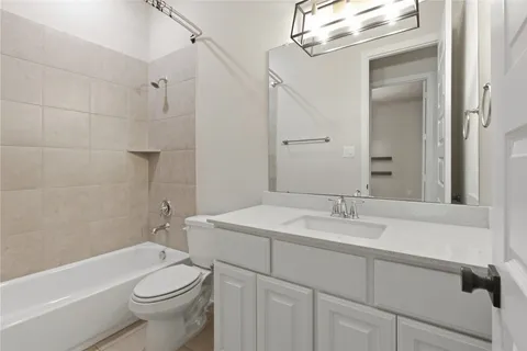 $499,000 | 633 Ashbrook Ridge Lane, Pinehurst, TX 77362