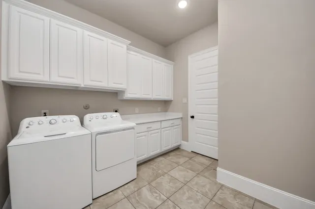 $510,000 | 633 Ashbrook Ridge Lane, Pinehurst, TX 77362