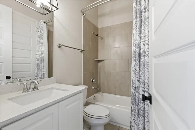 $510,000 | 633 Ashbrook Ridge Lane, Pinehurst, TX 77362