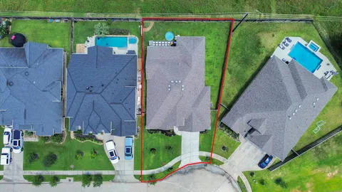 $499,000 | 633 Ashbrook Ridge Lane, Pinehurst, TX 77362