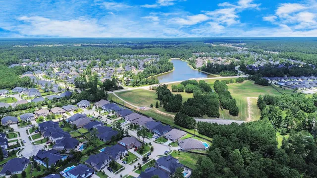 $510,000 | 633 Ashbrook Ridge Lane, Pinehurst, TX 77362