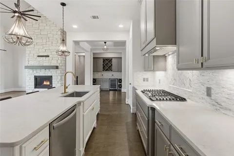 $499,000 | 633 Ashbrook Ridge Lane, Pinehurst, TX 77362