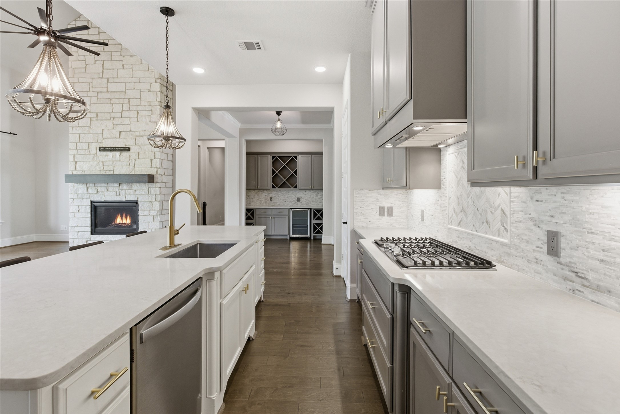 633 Ashbrook Ridge Lane Pinehurst, TX 77362 - Photo 7 of 35 a kitchen with a stove and a white cabinets