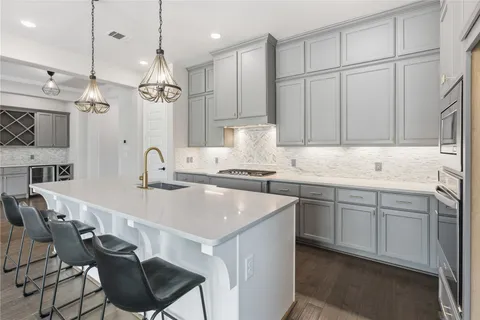 $499,000 | 633 Ashbrook Ridge Lane, Pinehurst, TX 77362