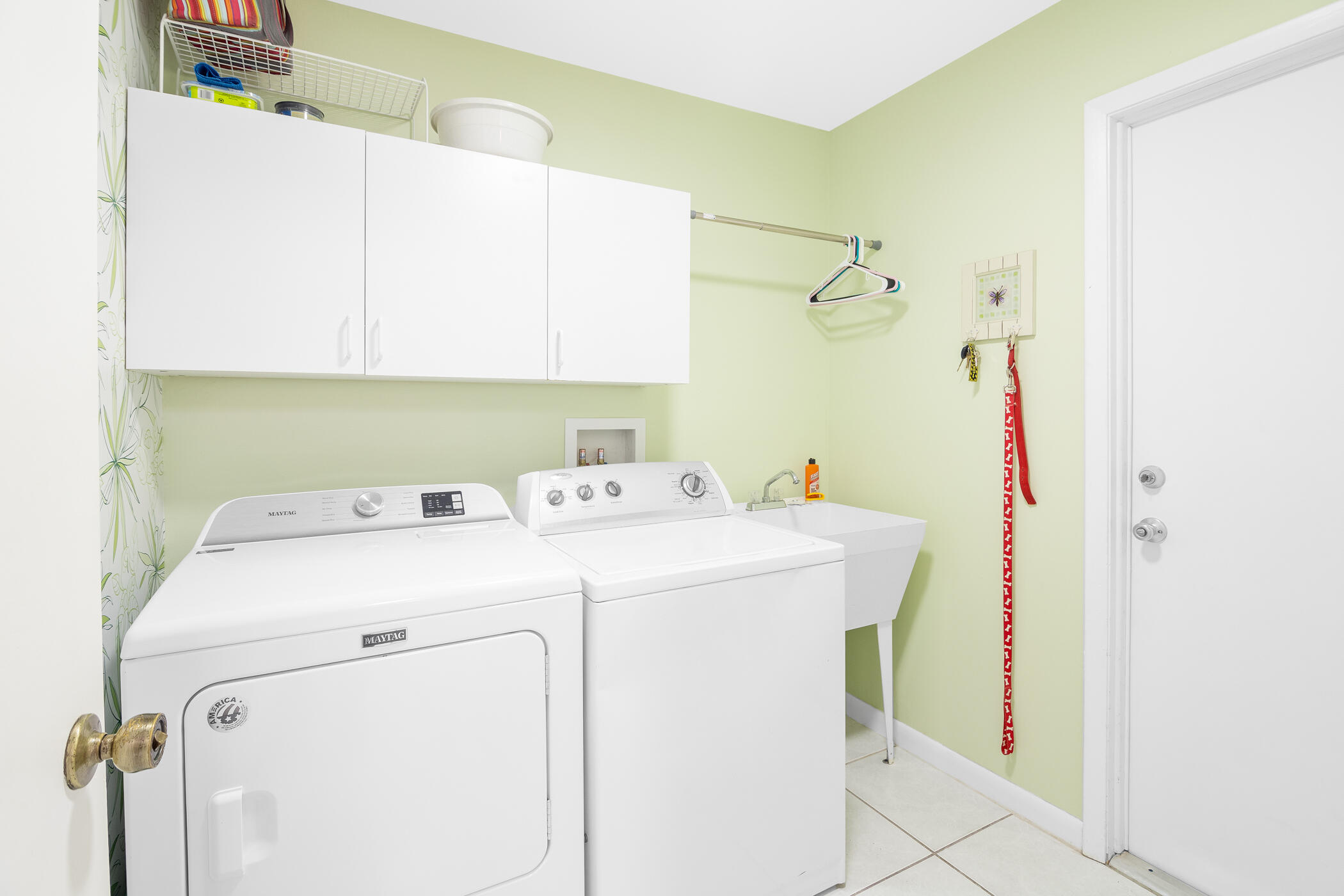 849 Gardener Road Rockledge, FL 32955 - Photo 6 of 31 a utility room with dryer and washer