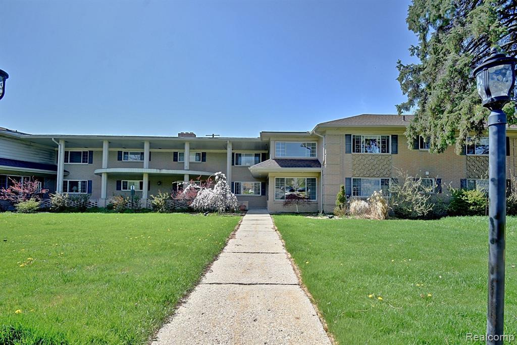 2377 Walton Boulevard, Unit 10 Rochester Hills, MI 48309 - Photo 2 of 15