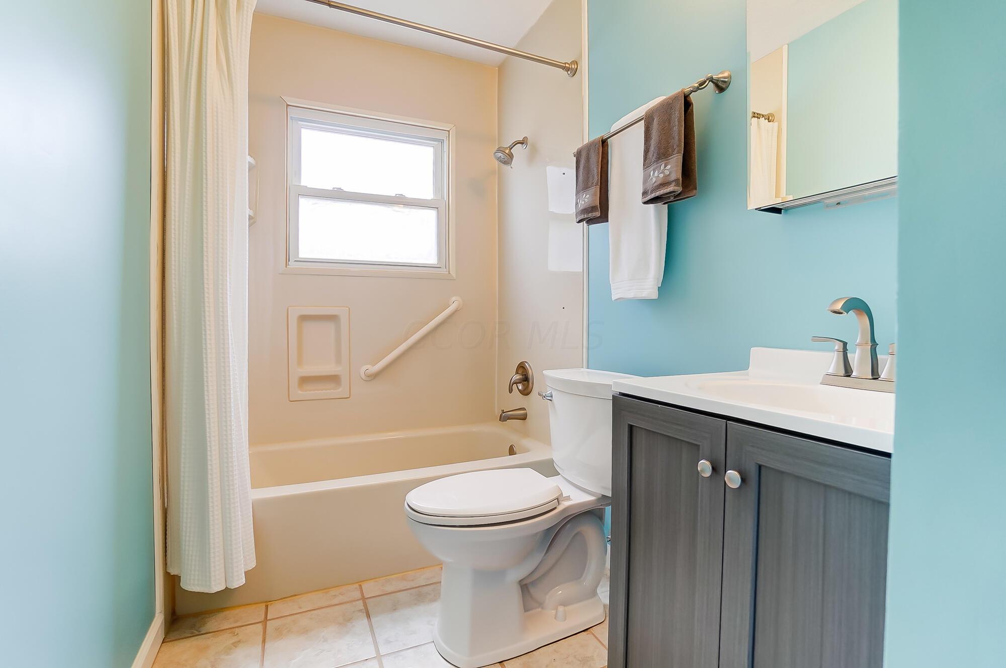 4549 Grimsby Road Columbus, OH 43227 - Photo 14 of 22 Bath