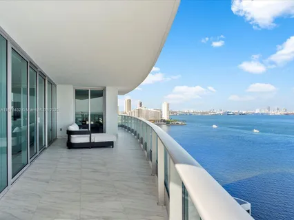 $2,100,000 | 1331 Brickell Bay Drive, Unit 1811, Miami, FL 33131