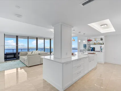 $2,100,000 | 1331 Brickell Bay Drive, Unit 1811, Miami, FL 33131