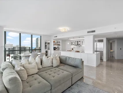 $2,100,000 | 1331 Brickell Bay Drive, Unit 1811, Miami, FL 33131
