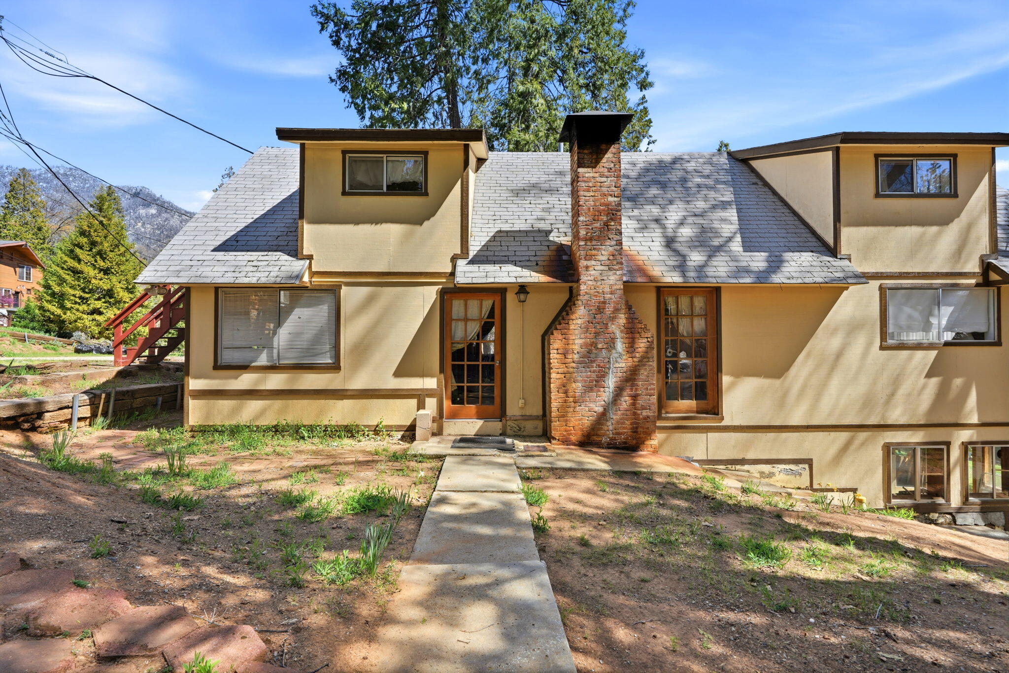 697 Loop Drive Springville, CA 93265 - Photo 6 of 55 a front view of a house with a yard