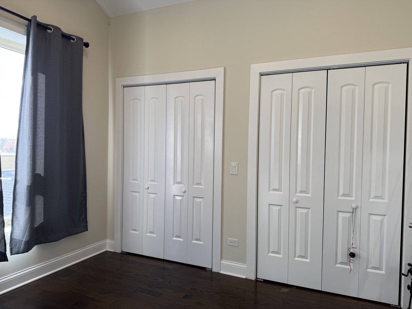 1045 West 34th Place Chicago, IL 60608 - Photo 20 of 35 a view of a elevator with wooden floor